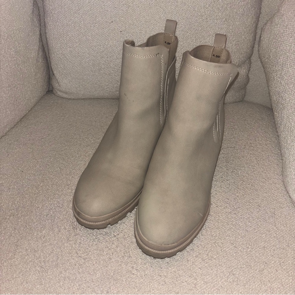 Jellypop | Bone Shelley Chunky Heel Bootie Women’s Size 8.5